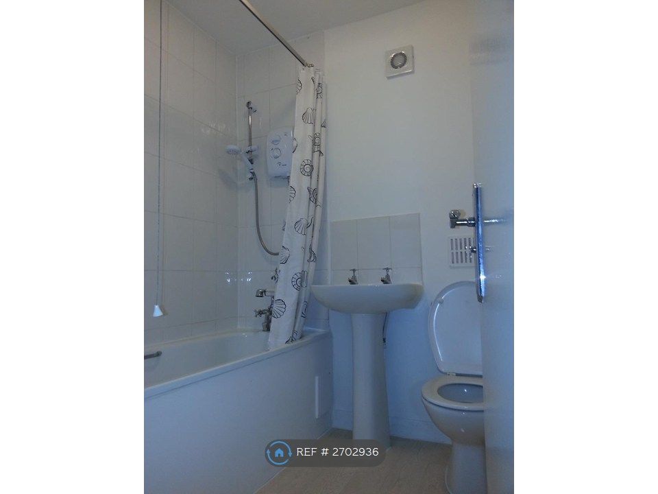 Property photo 3 of 8 Bathroom