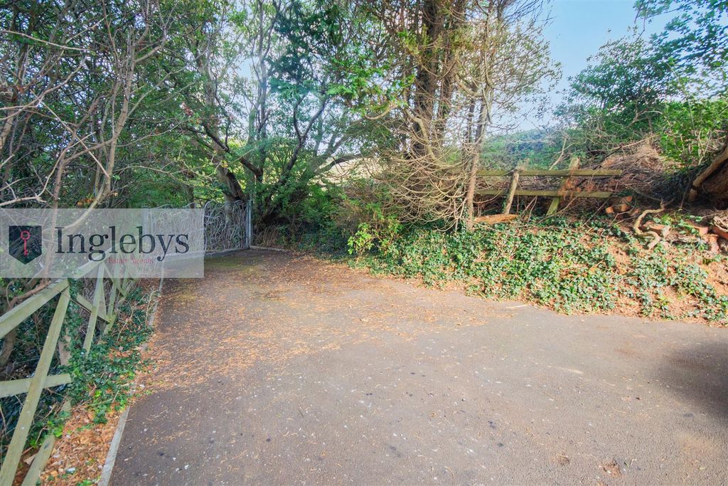 Property photo 3 of 40