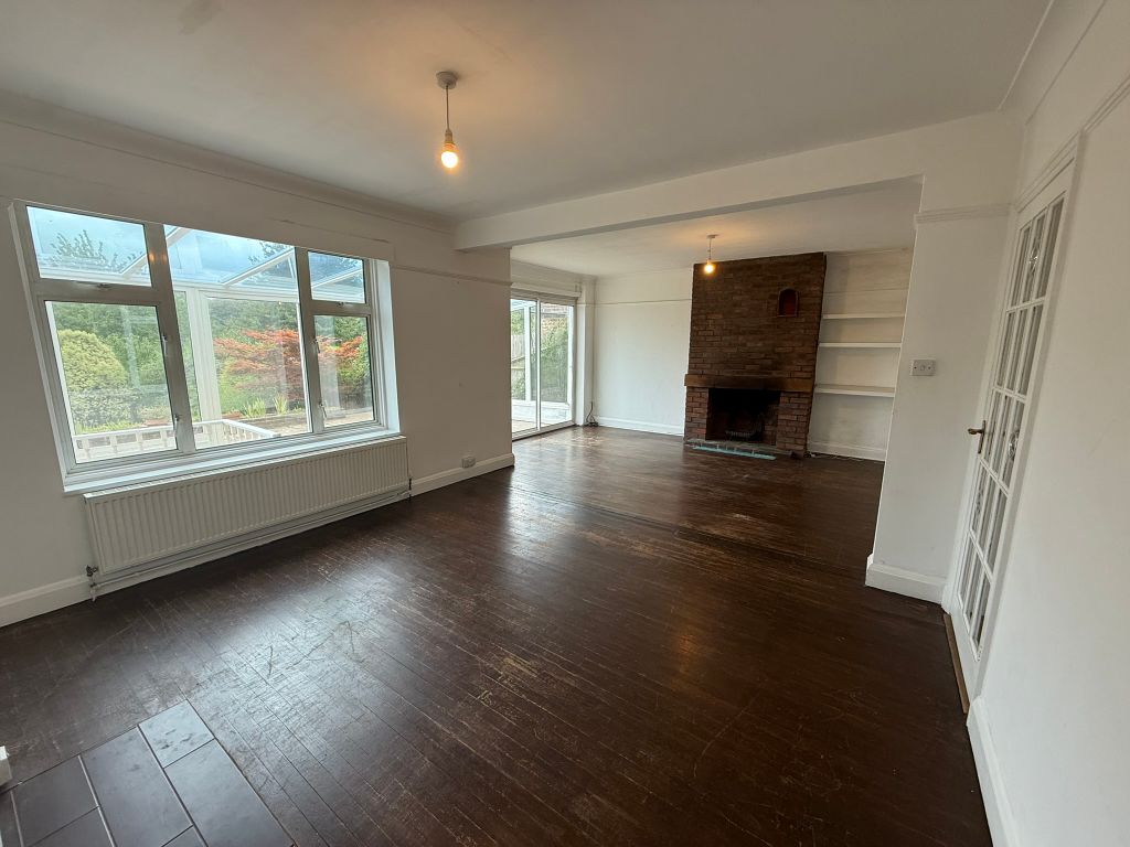 Property photo 3 of 17 Lounge