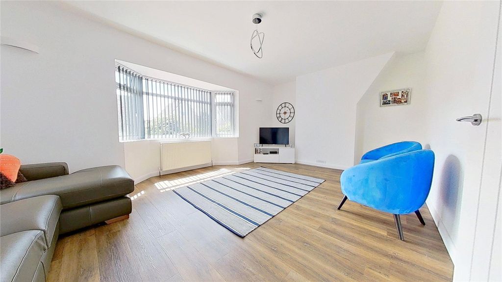Property photo 2 of 12 Picture No. 11