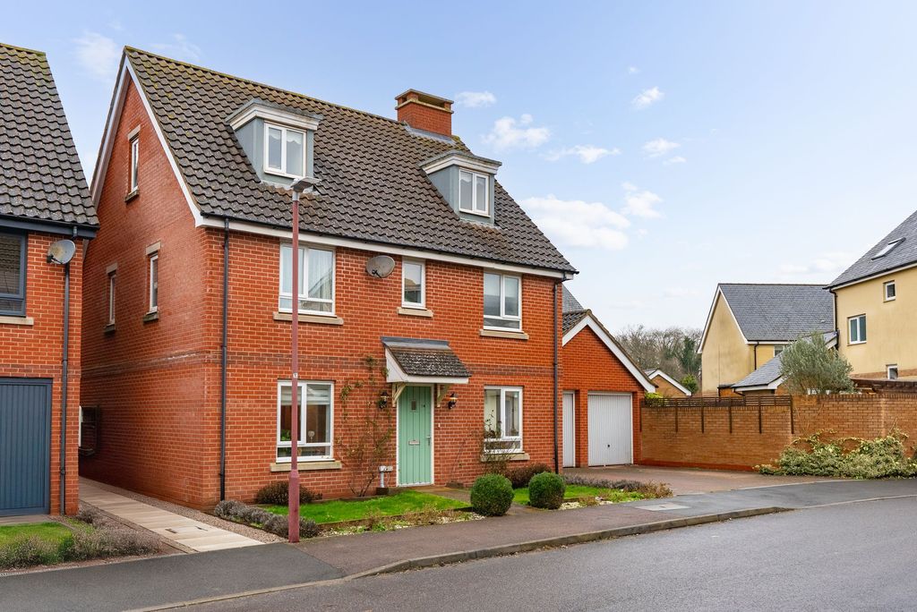 Property photo 2 of 28