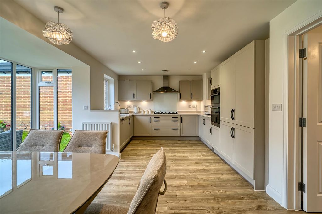 Property photo 2 of 9 Kitchen