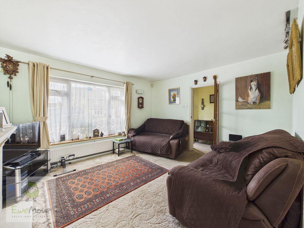 Property photo 2 of 18 Living Room