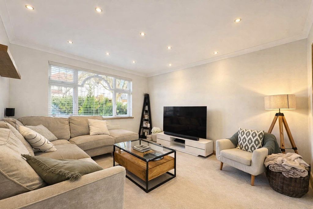 Property photo 2 of 14 4700313