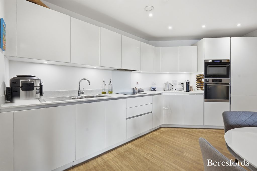 Property photo 2 of 19 Picture No. 13