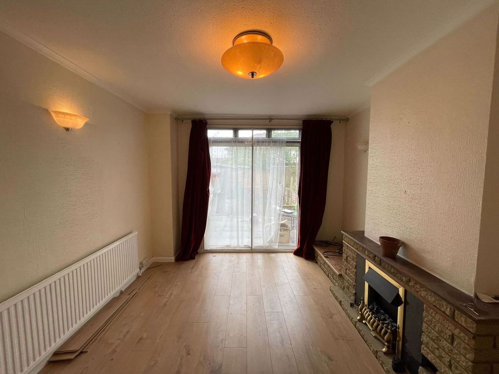 Property photo 2 of 7 Living Room