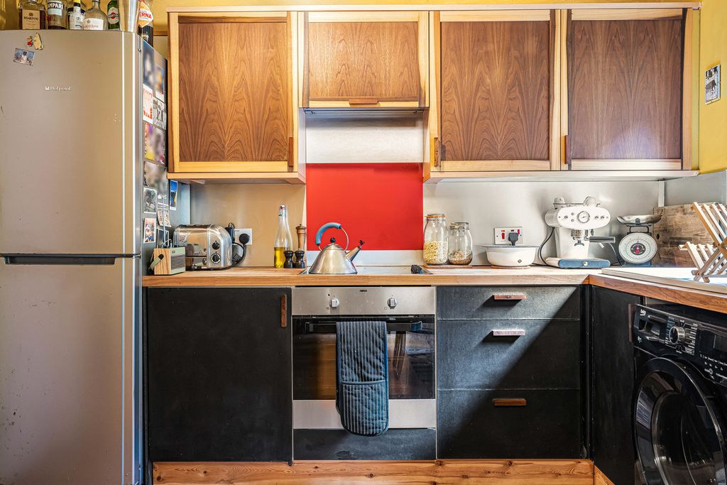 Property photo 3 of 21 Reception/Kitchen