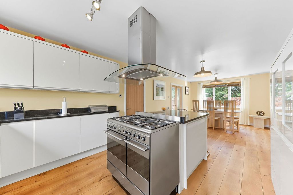 Property photo 2 of 30