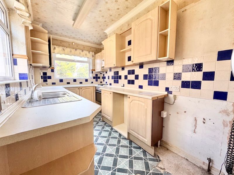 Property photo 2 of 15 Kitchen