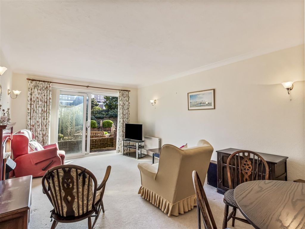 Property photo 3 of 16 4 Shrewsbury Court-002.Jpg