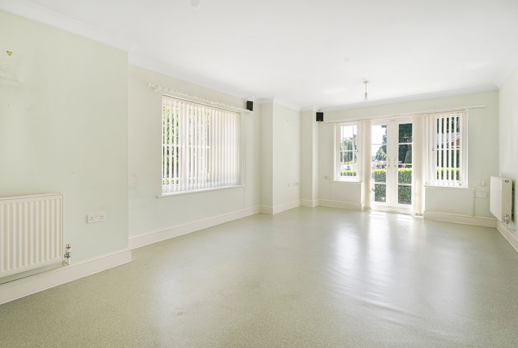 Property photo 2 of 15 Dining/Living Room