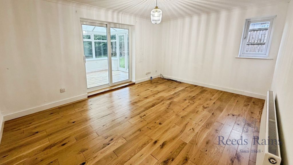 Property photo 2 of 15 Lounge