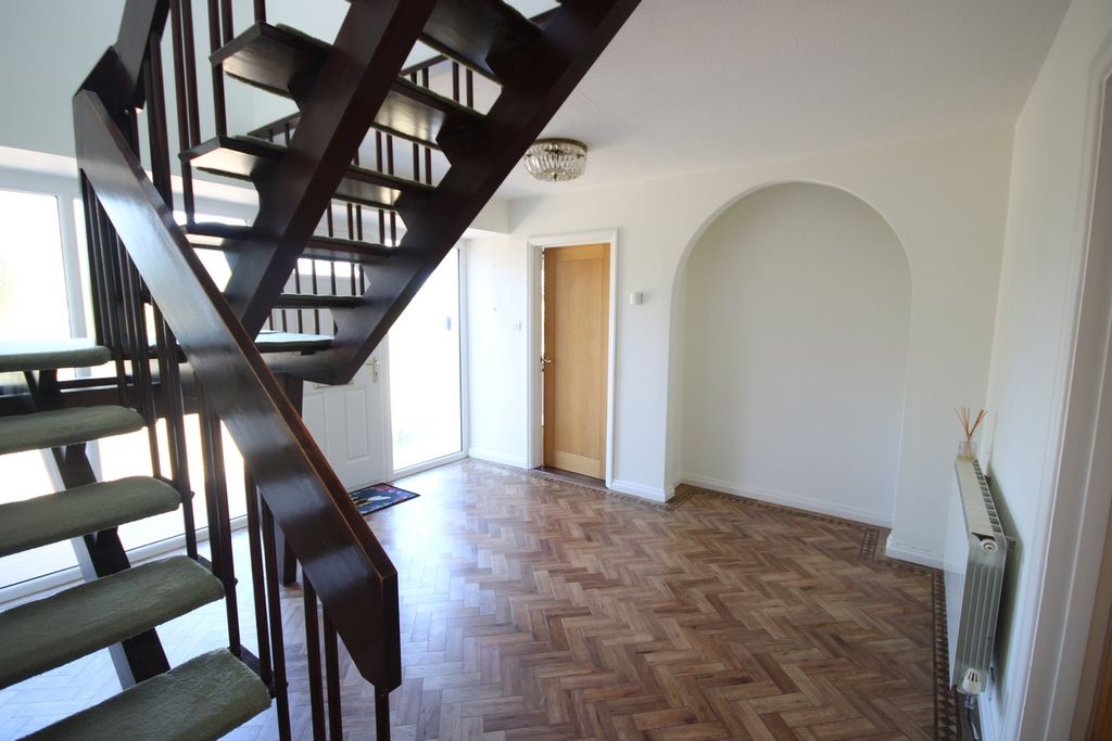 Property photo 3 of 31