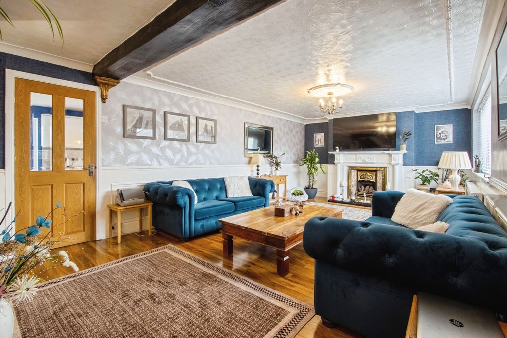 Property photo 3 of 15