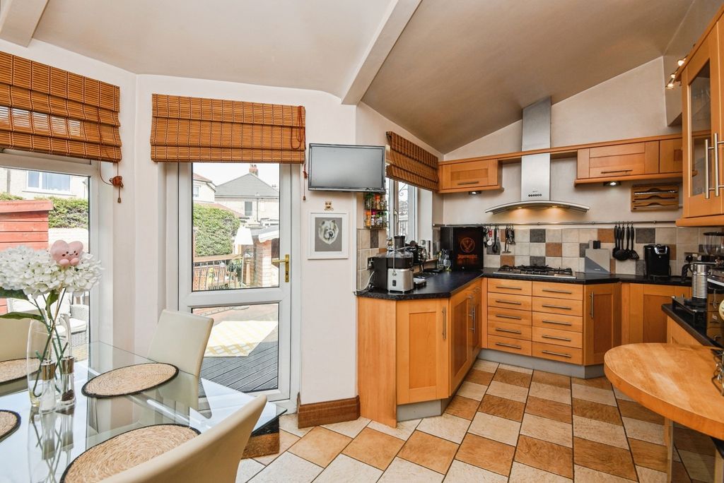 Property photo 3 of 17 Photo