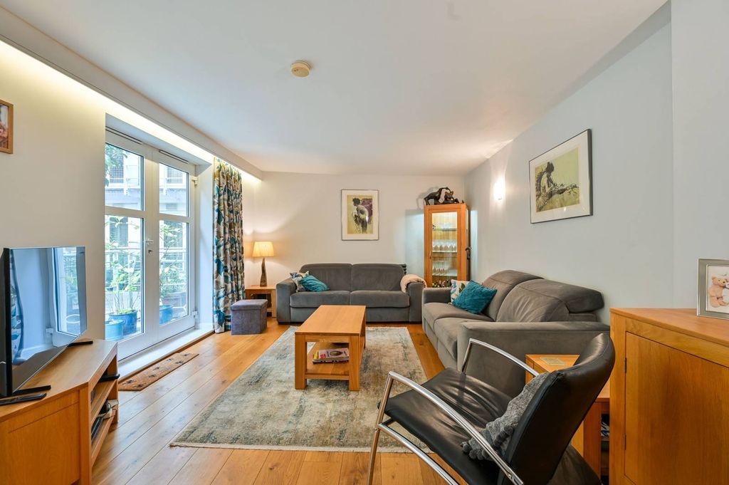 Property photo 3 of 25