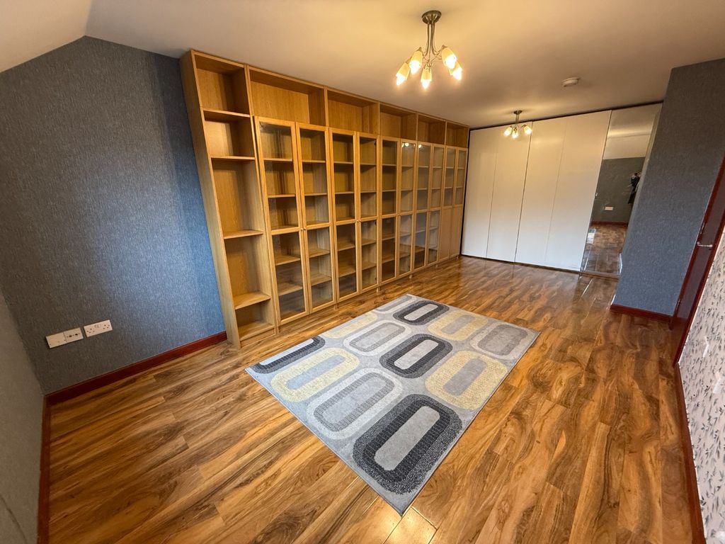 Property photo 2 of 8 5070581