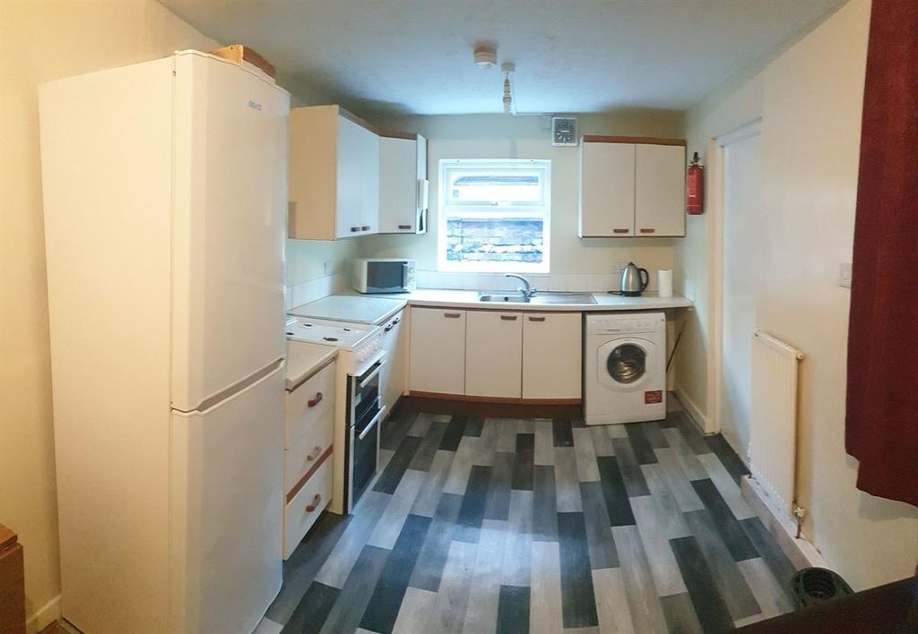 Property photo 3 of 9 Bright Fitted Kitchen With Ample Storage, Freestan...