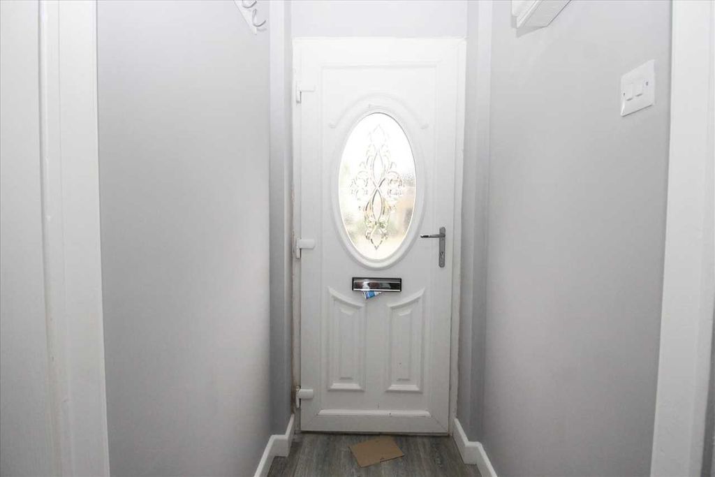 Property photo 2 of 8 Entrance Porch