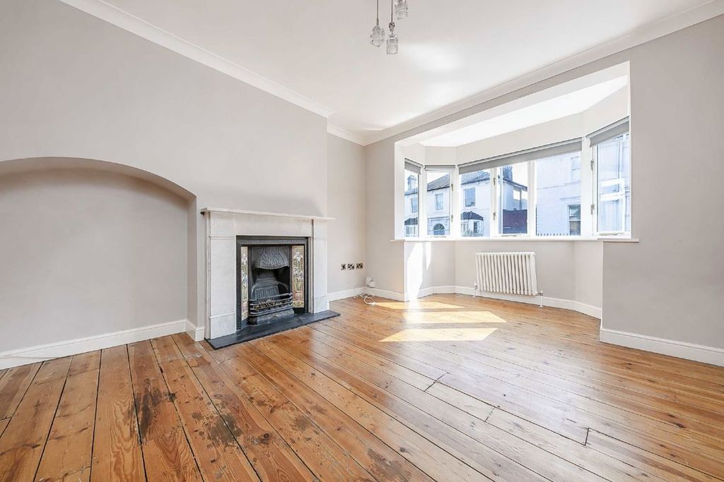 Property photo 2 of 9