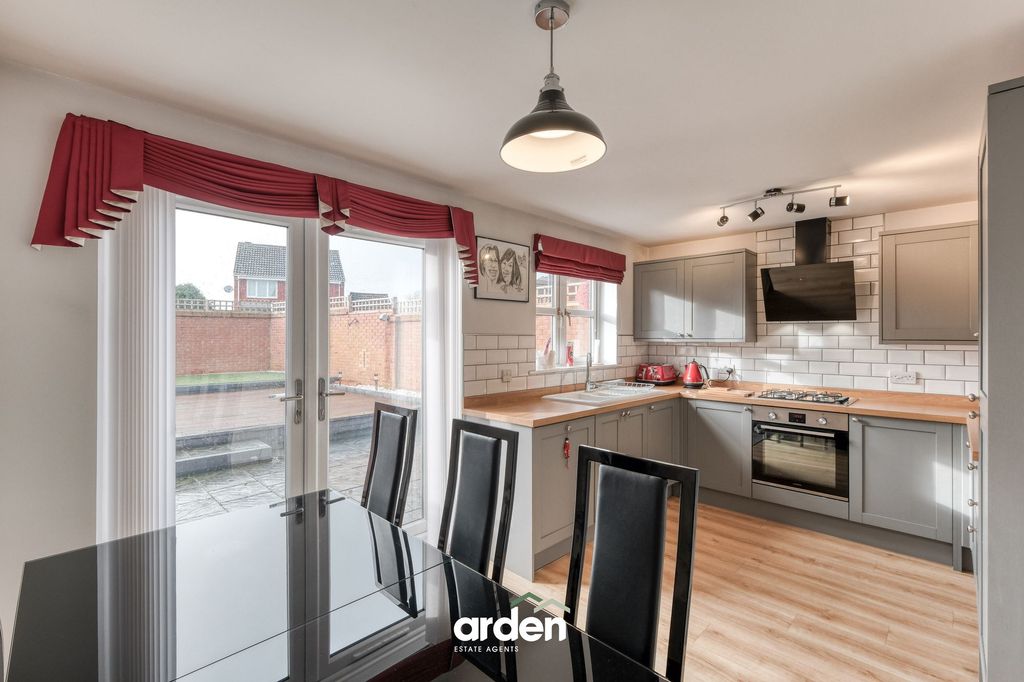 Property photo 3 of 12