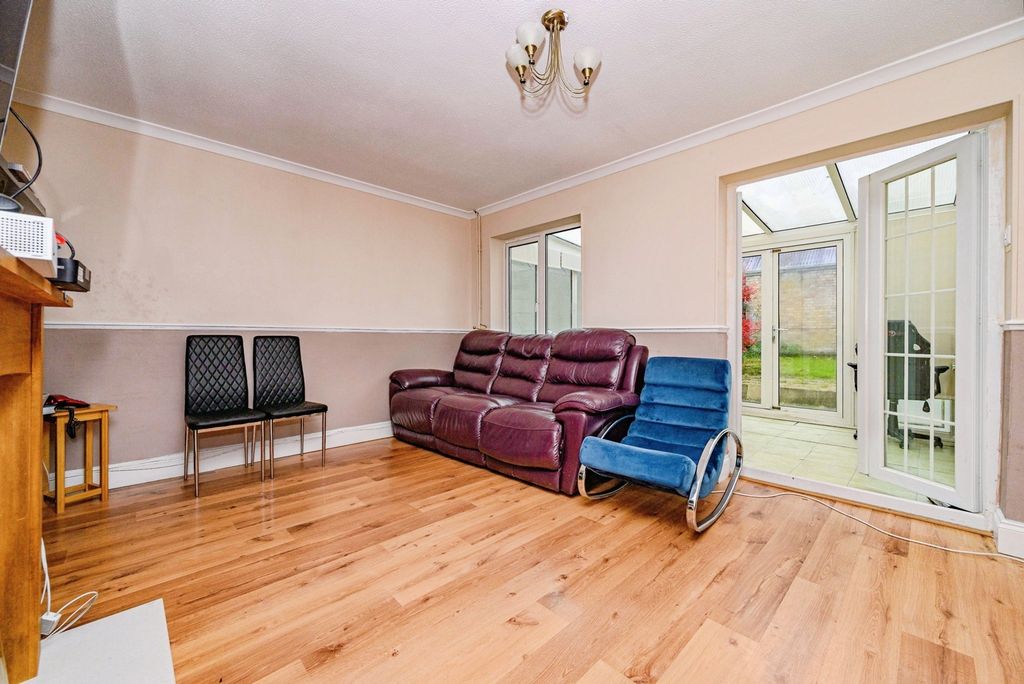 Property photo 3 of 14 Photo