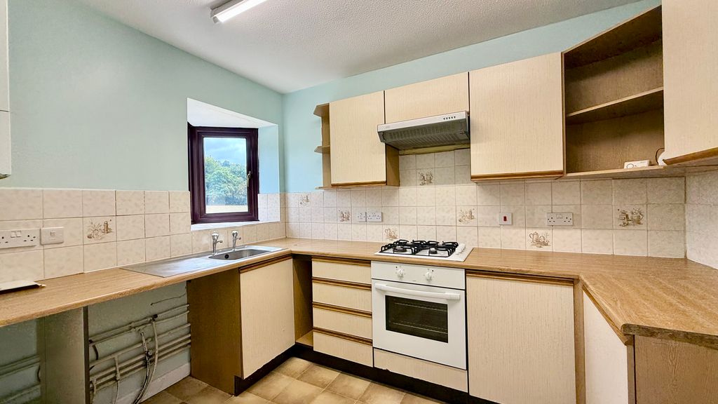 Property photo 3 of 10 Kitchen
