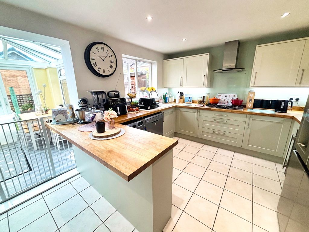 Property photo 2 of 25