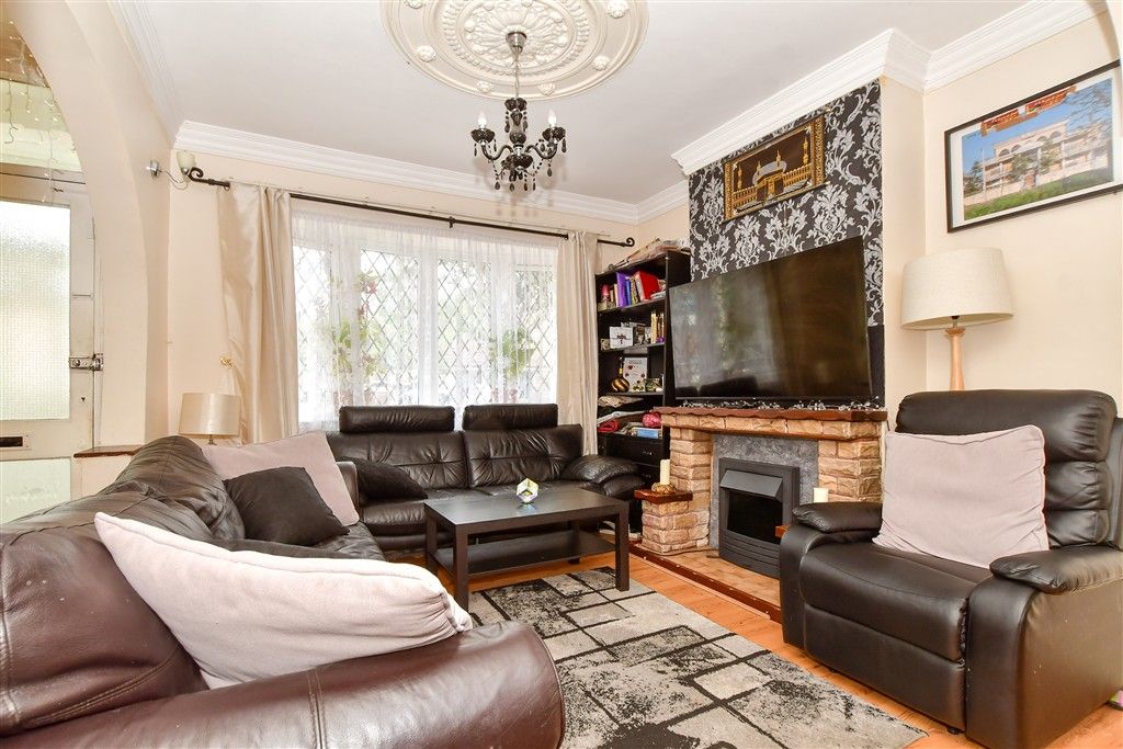 Property photo 3 of 12 Lounge
