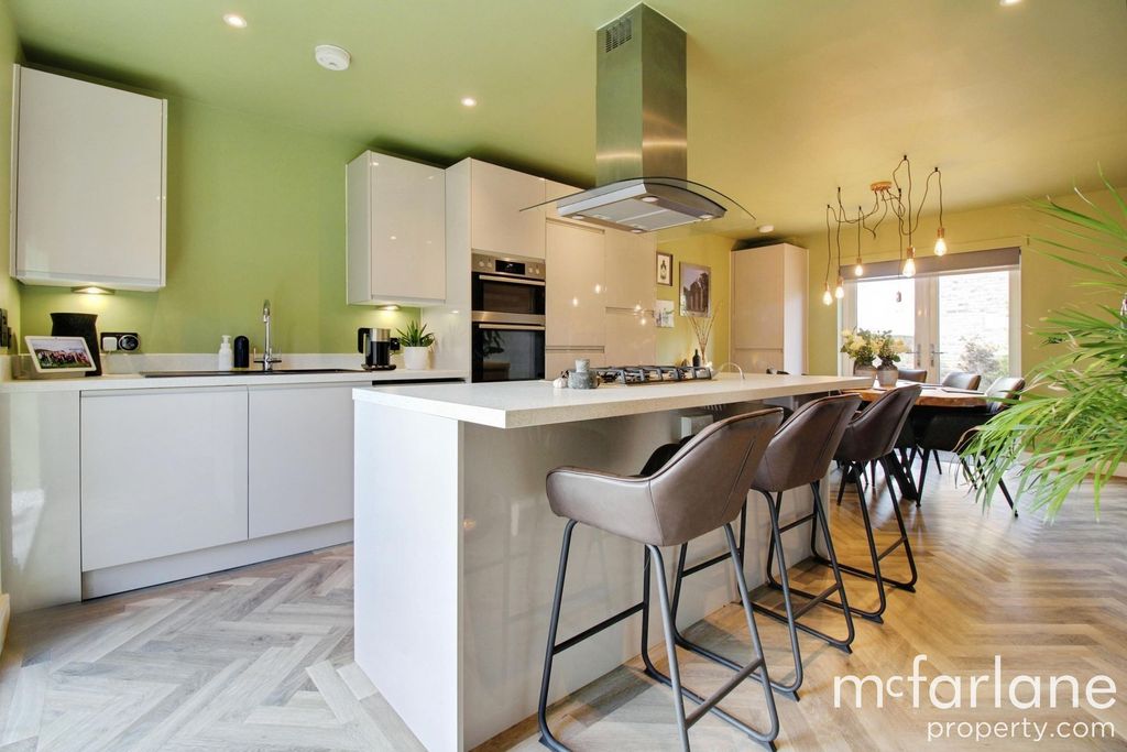 Property photo 2 of 33