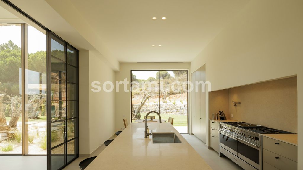 Property photo 3 of 42