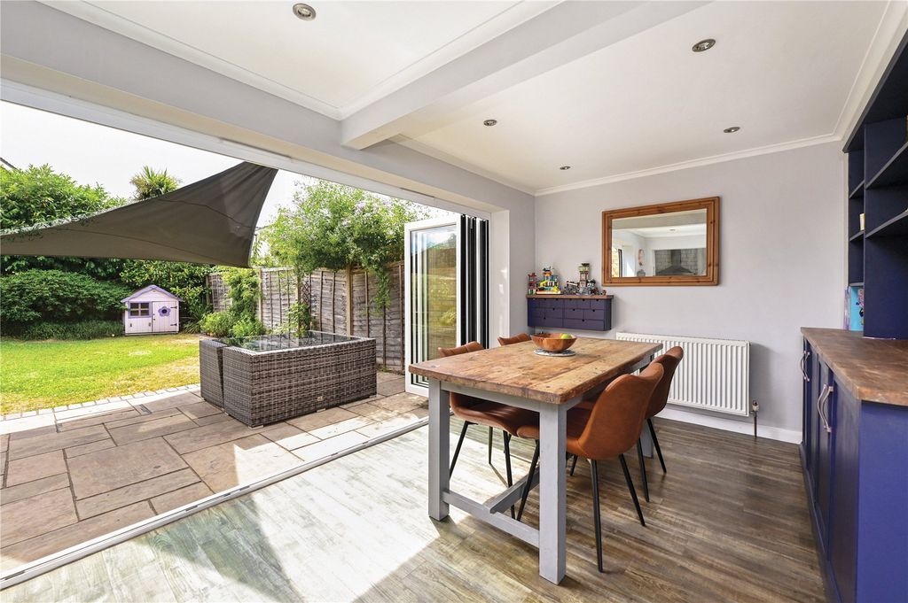 Property photo 2 of 17 Picture No. 16