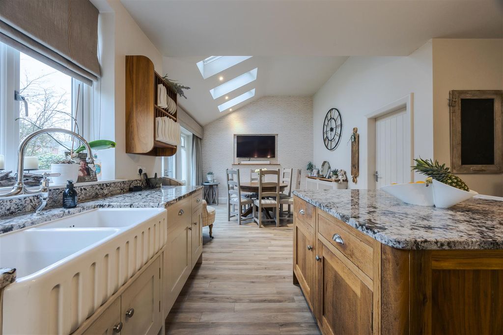 Property photo 2 of 22 Kitchen/Diner