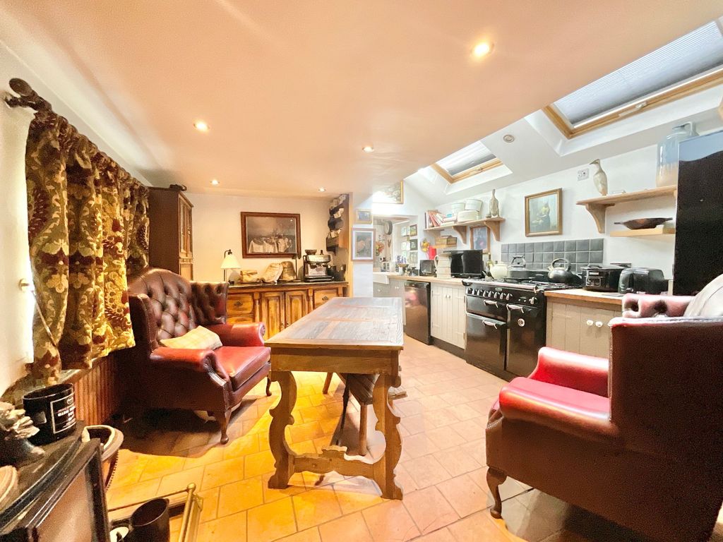 Property photo 3 of 26