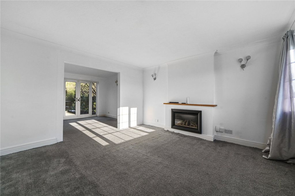 Property photo 2 of 31 Living Room