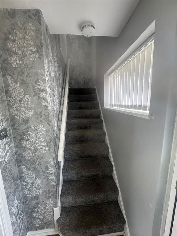 Property photo 2 of 14 Entrance Hall