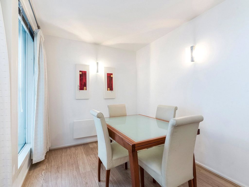 Property photo 3 of 10 Docklands E14