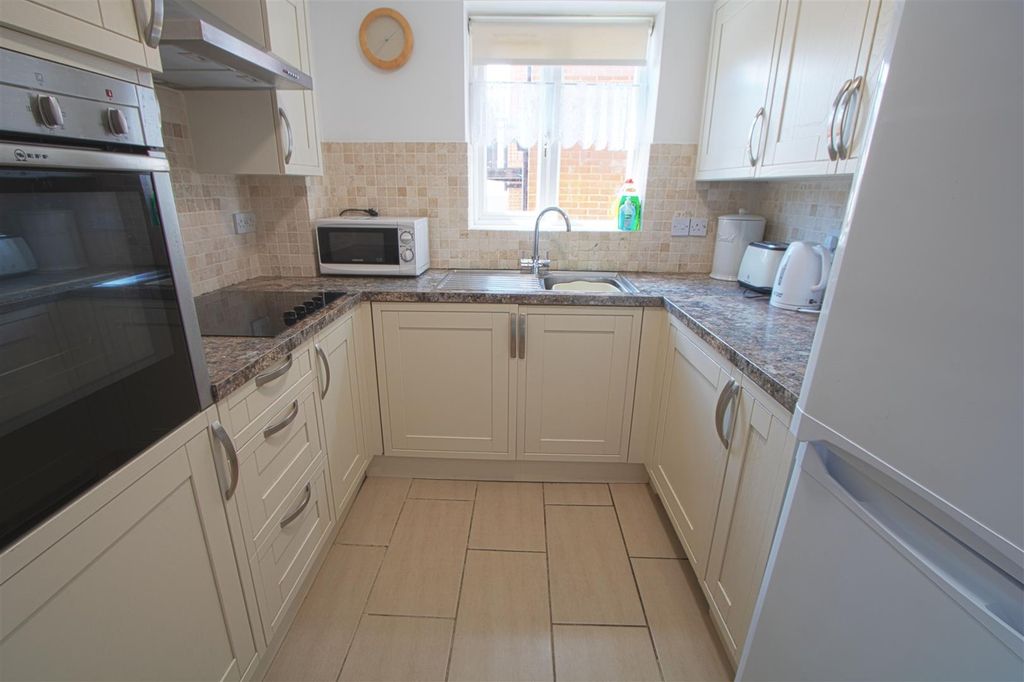 Property photo 1 of 8 Kitchen