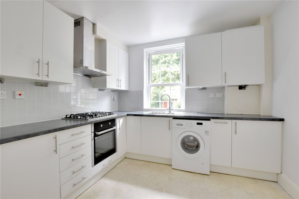 Property photo 2 of 13 Picture No. 17