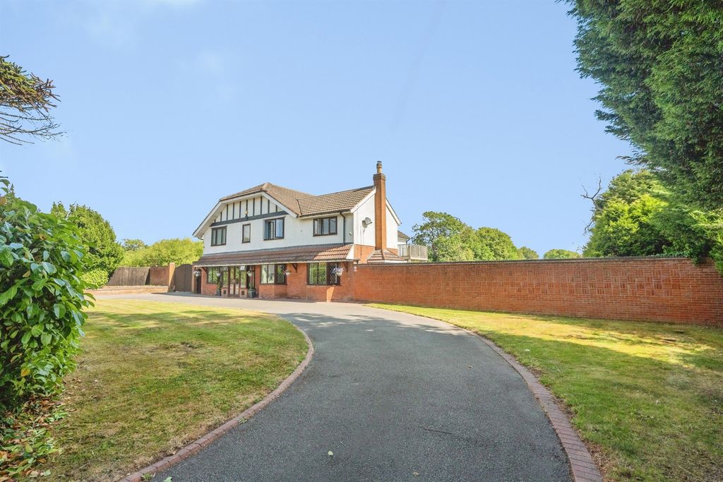Property photo 2 of 34