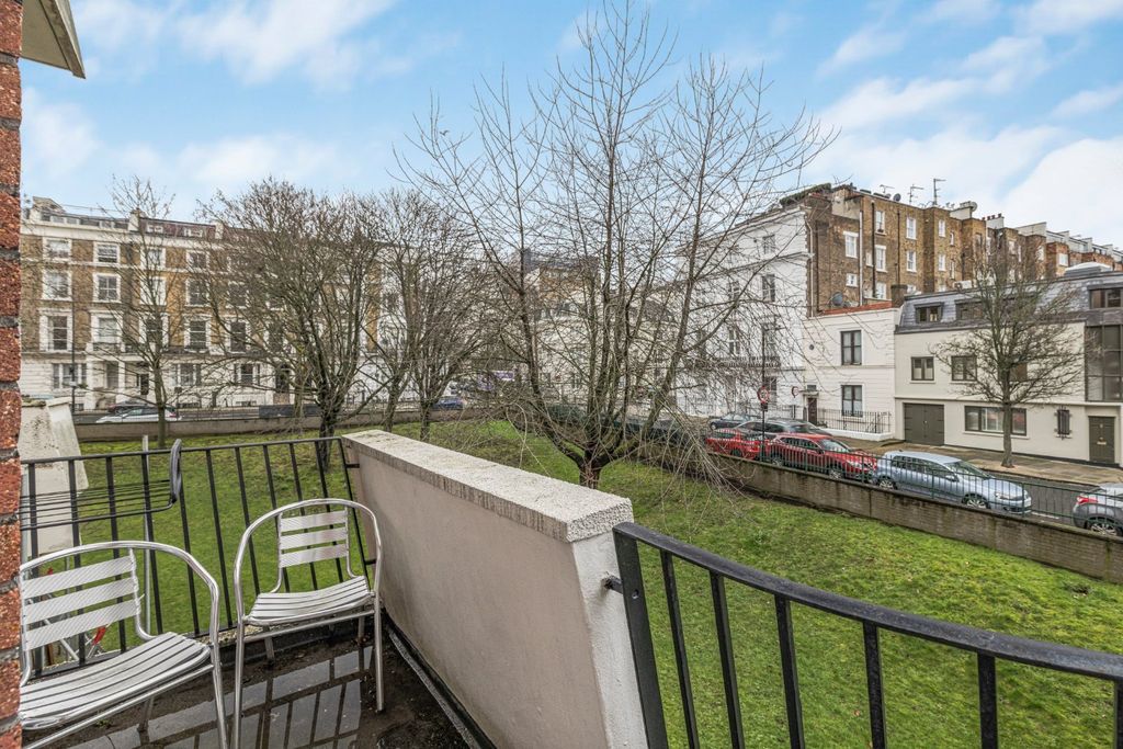 Property photo 3 of 8 Balcony