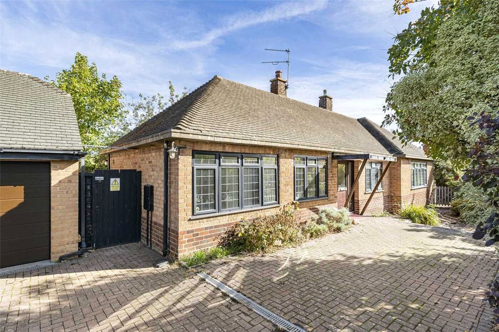 Property photo 2 of 18 Picture No. 01