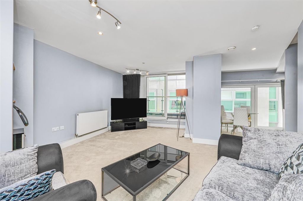 Property photo 1 of 15 Reception