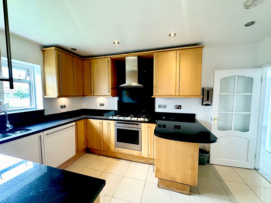 Property photo 3 of 17 Img_4379