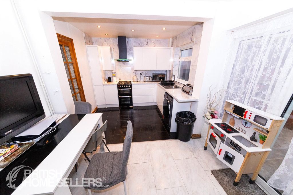 Property photo 3 of 33 Picture No. 25