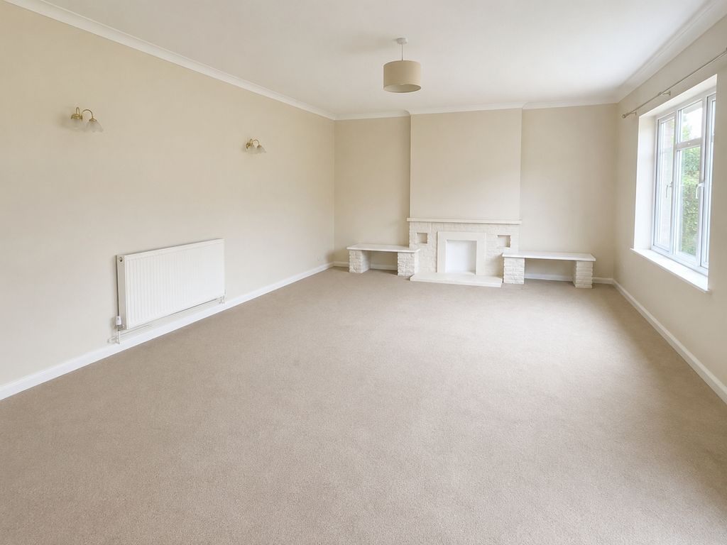 Property photo 3 of 17 Lounge