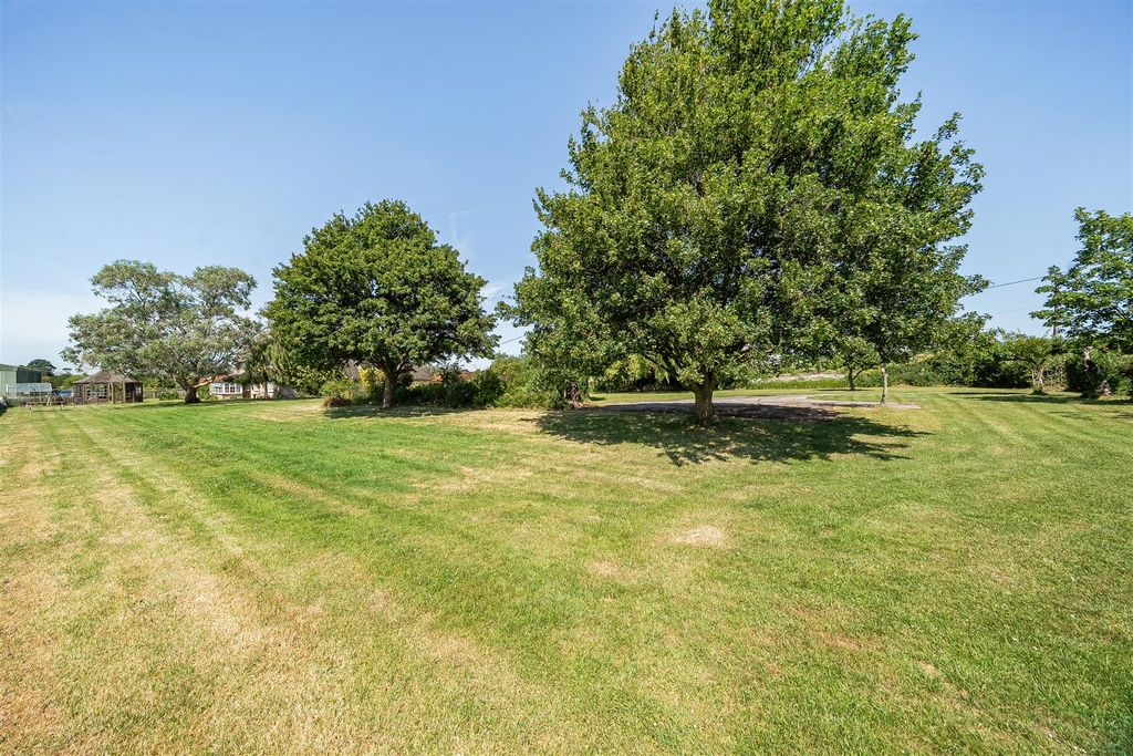Property photo 3 of 25 Garden