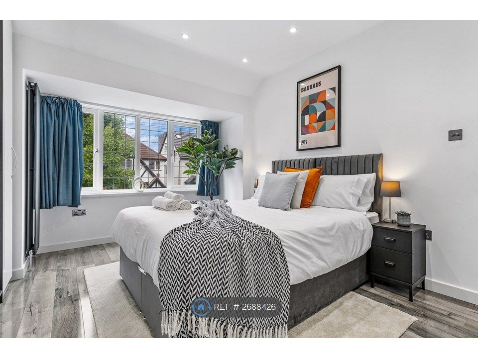 Property photo 1 of 22 Bedroom 1