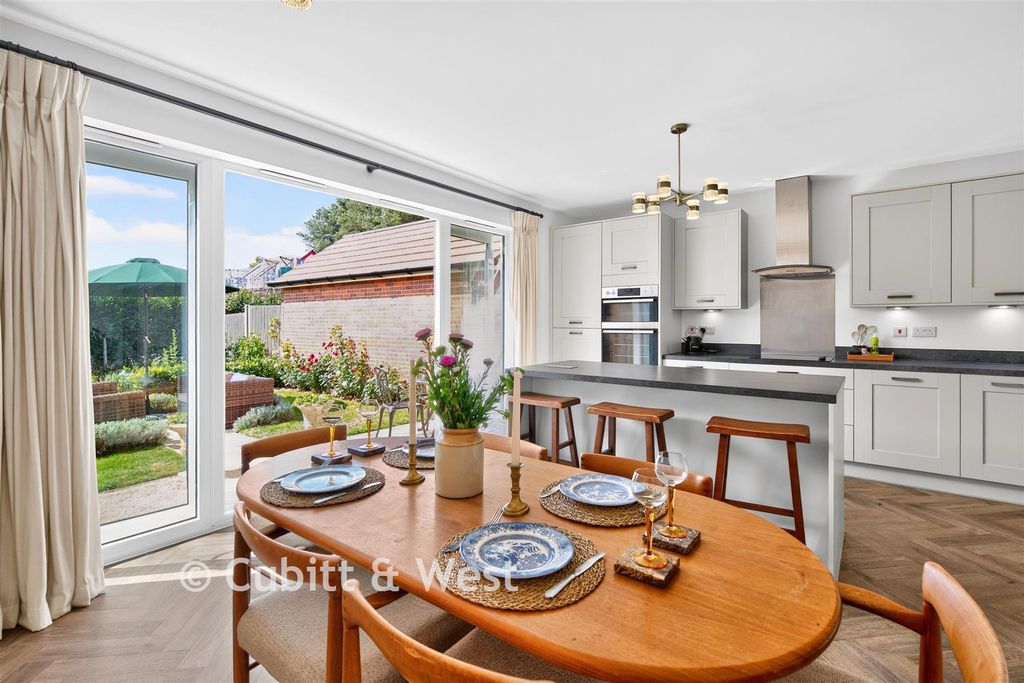 Property photo 3 of 13 Dining Area