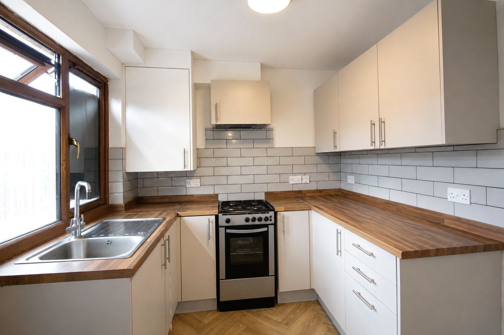 Property photo 1 of 9 Picture No. 05